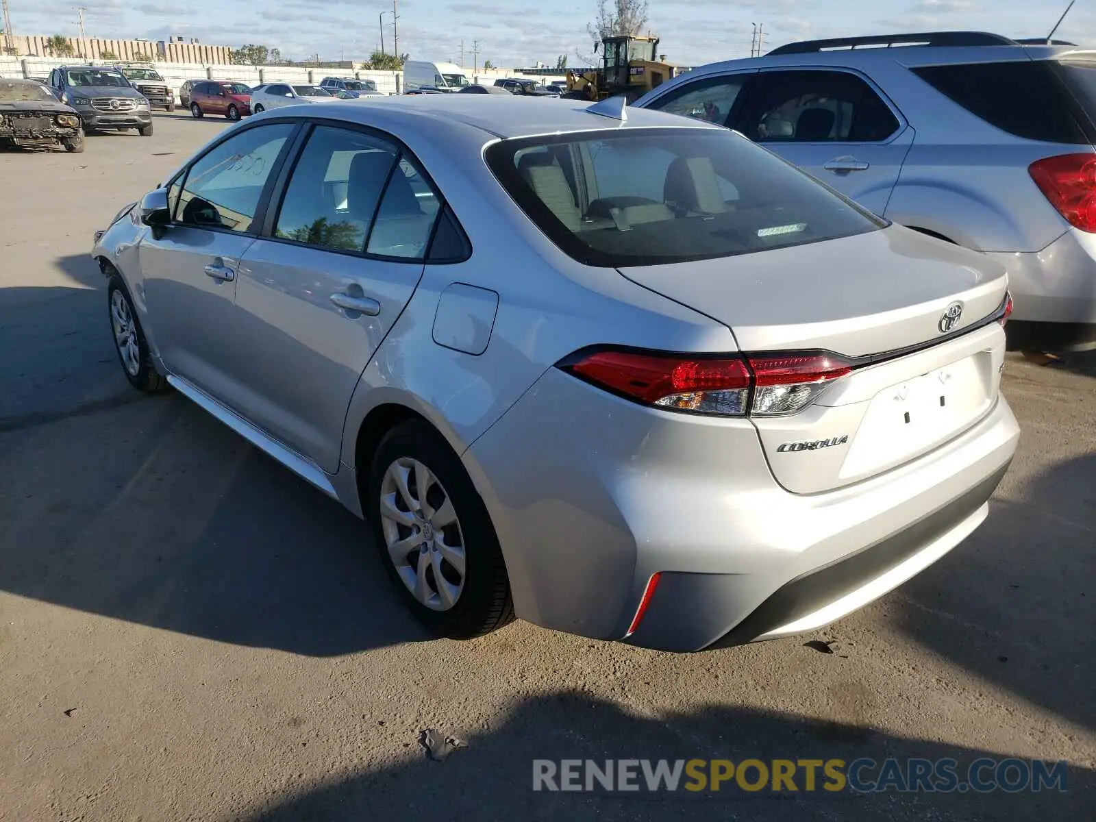 3 fotografías del automóvil dañado 5YFEPMAE6MP178736 TOYOTA COROLLA 2021
