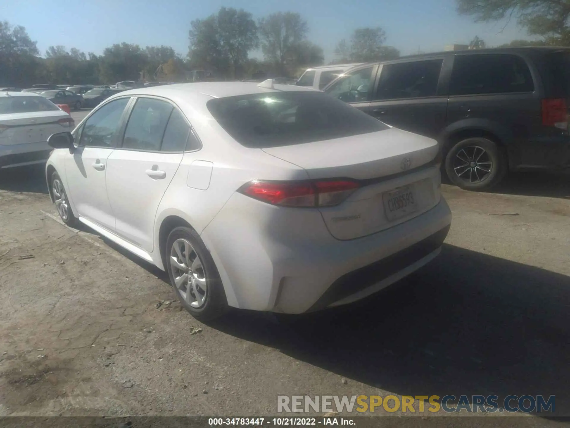 3 fotografías del automóvil dañado 5YFEPMAE6MP184102 TOYOTA COROLLA 2021