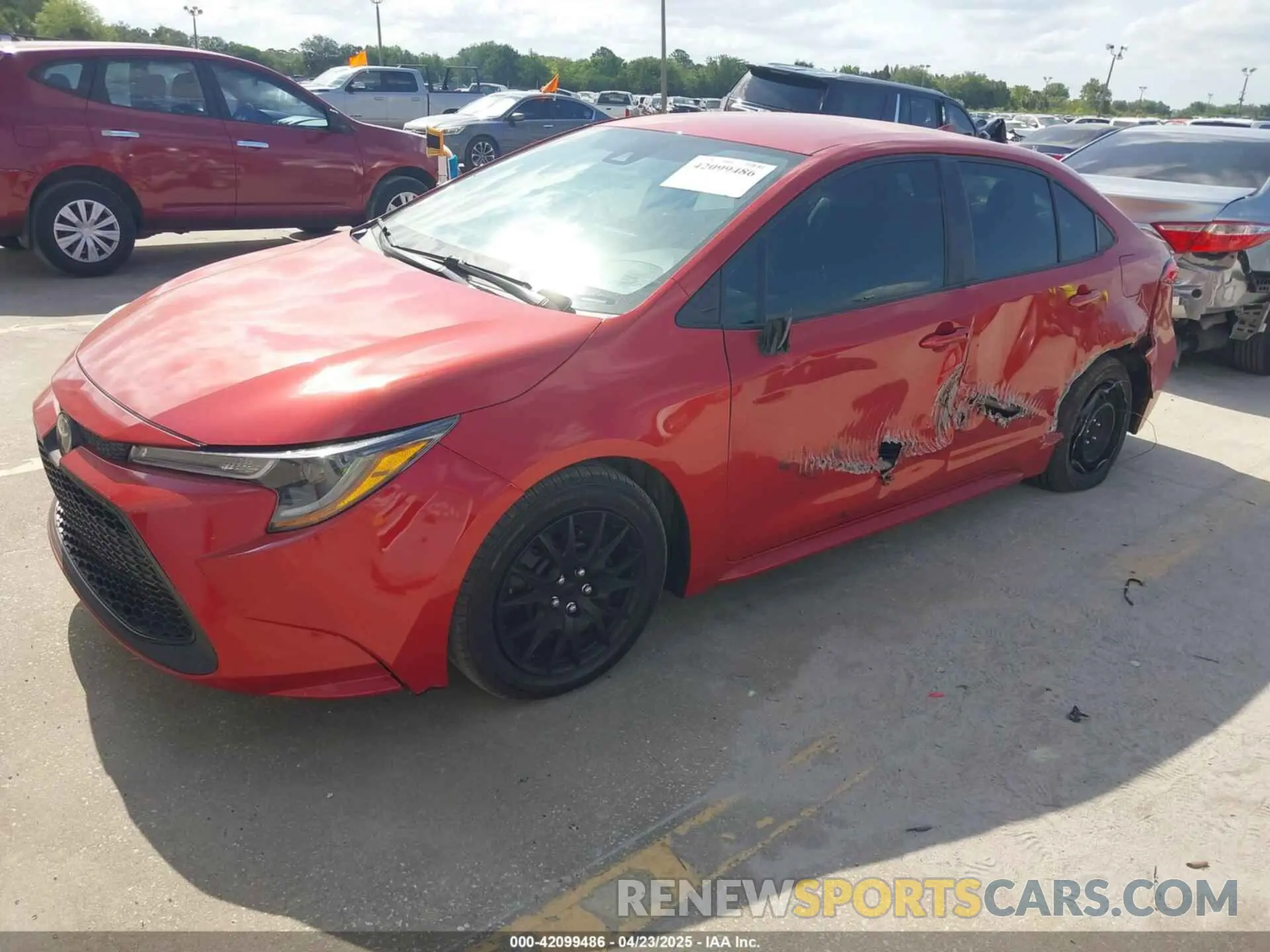 2 fotografías del automóvil dañado 5YFEPMAE6MP196962 TOYOTA COROLLA 2021