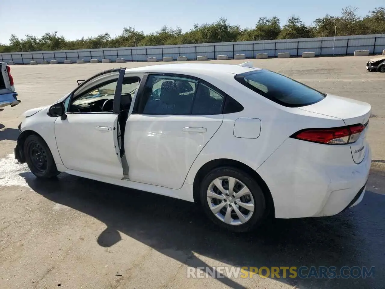 2 fotografías del automóvil dañado 5YFEPMAE6MP206325 TOYOTA COROLLA 2021