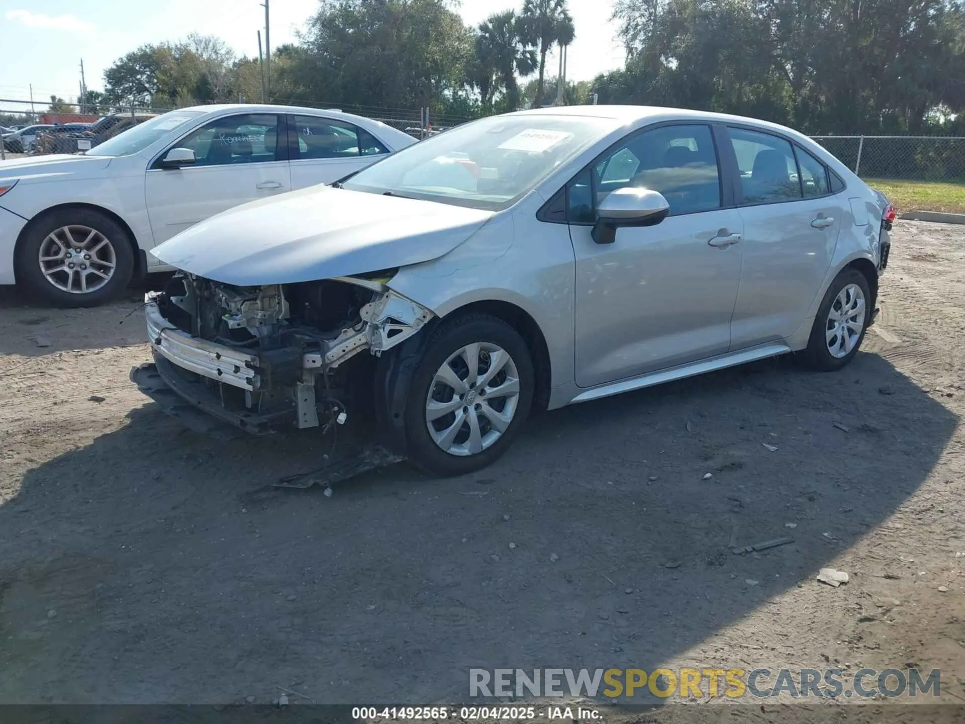 2 fotografías del automóvil dañado 5YFEPMAE6MP211881 TOYOTA COROLLA 2021