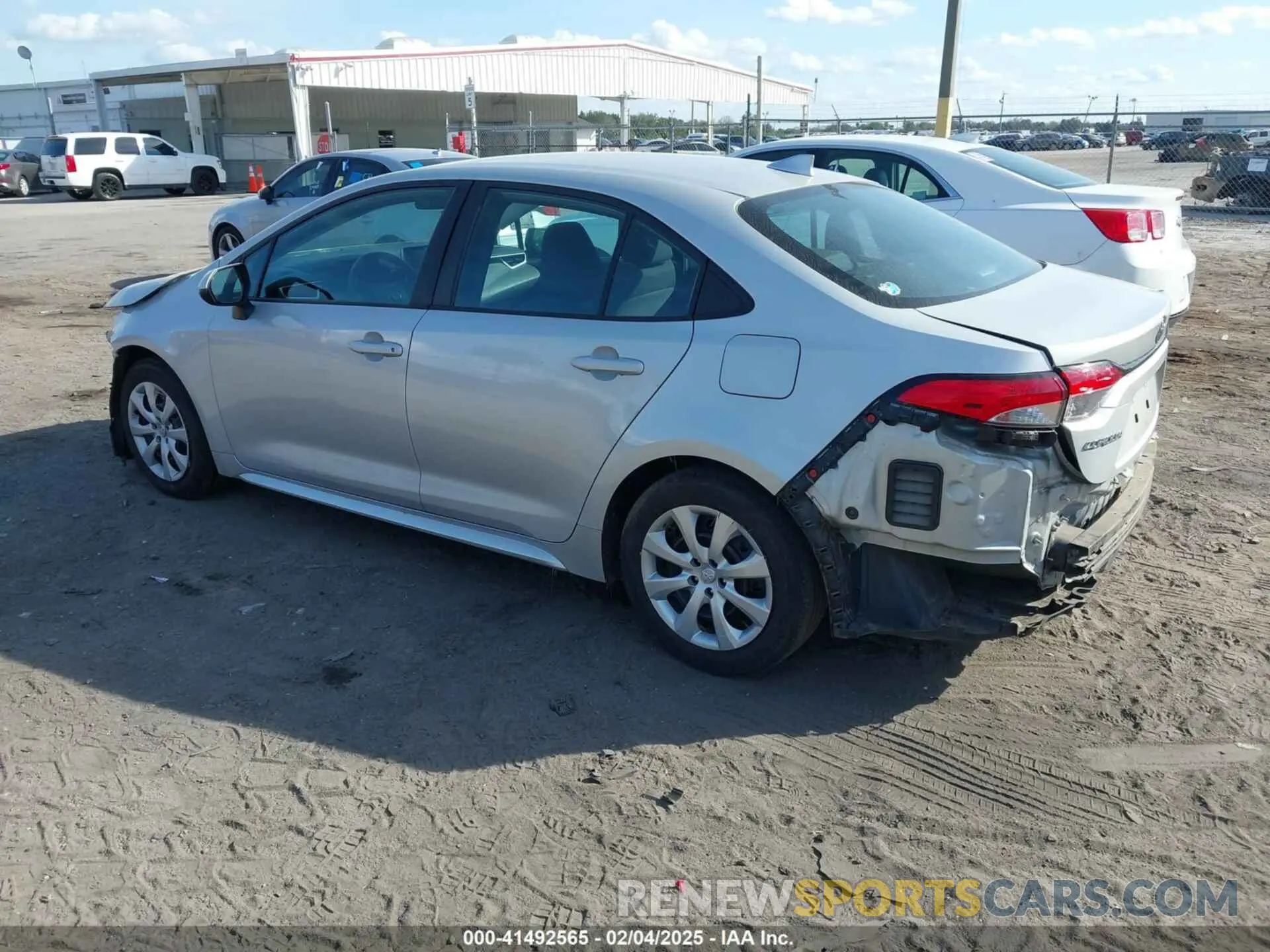 3 fotografías del automóvil dañado 5YFEPMAE6MP211881 TOYOTA COROLLA 2021