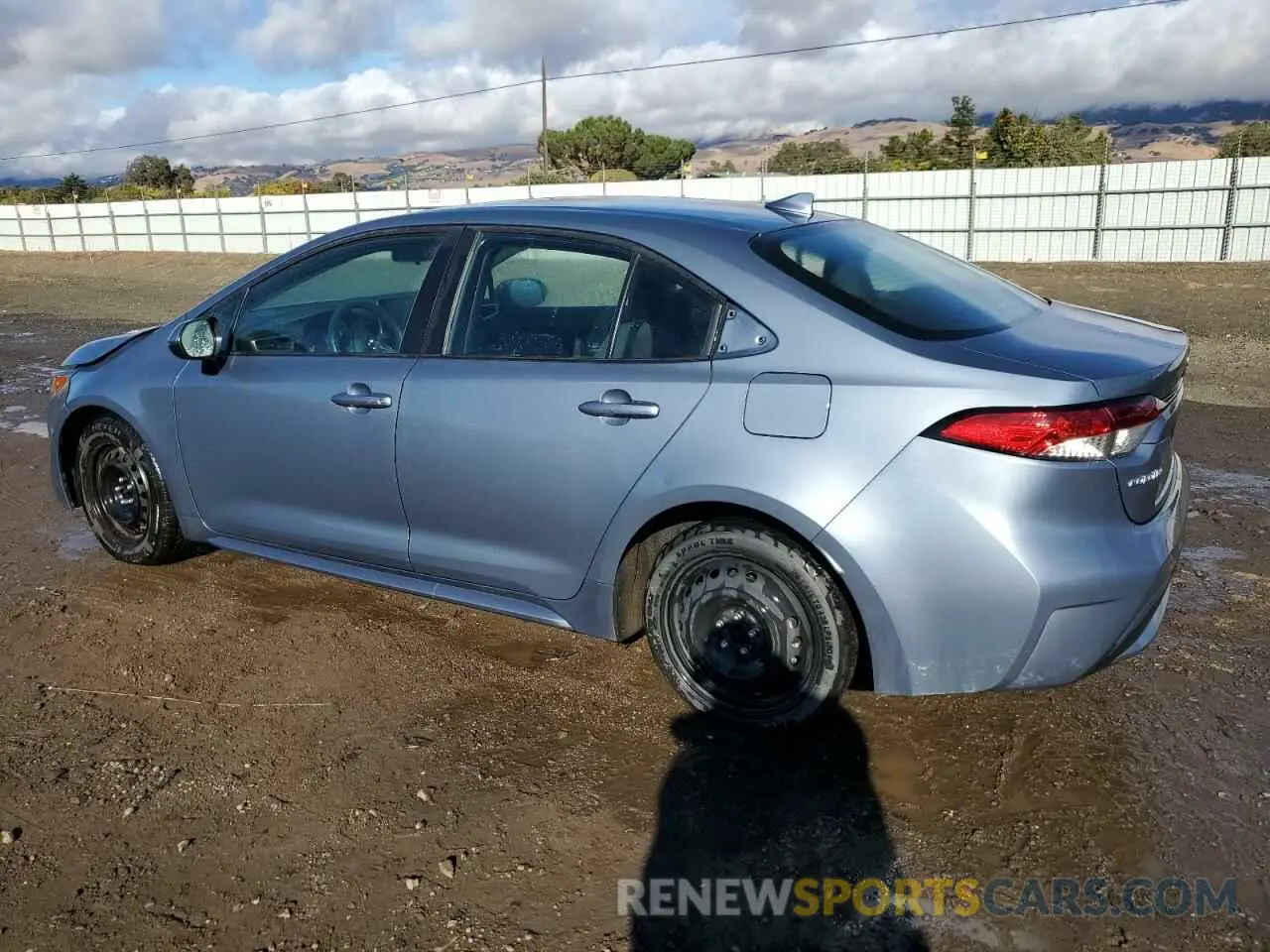 2 fotografías del automóvil dañado 5YFEPMAE6MP216417 TOYOTA COROLLA 2021