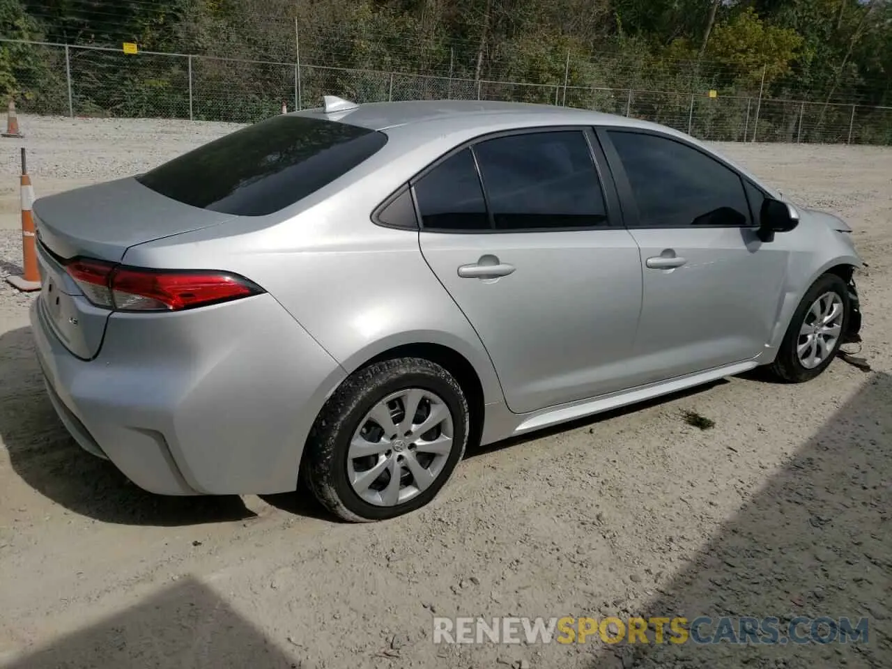 3 fotografías del automóvil dañado 5YFEPMAE6MP216689 TOYOTA COROLLA 2021