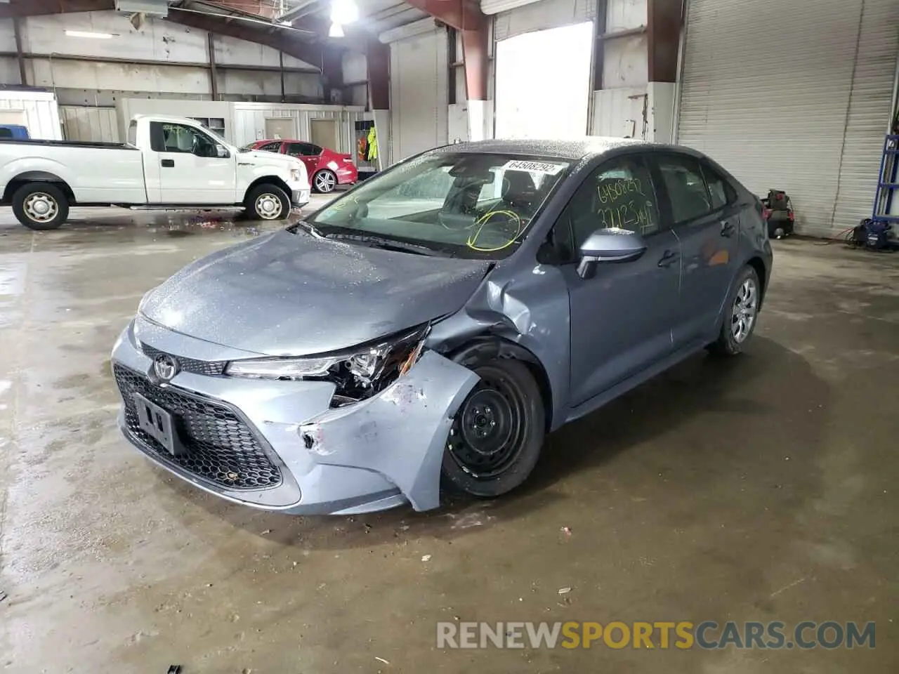 2 fotografías del automóvil dañado 5YFEPMAE6MP225182 TOYOTA COROLLA 2021