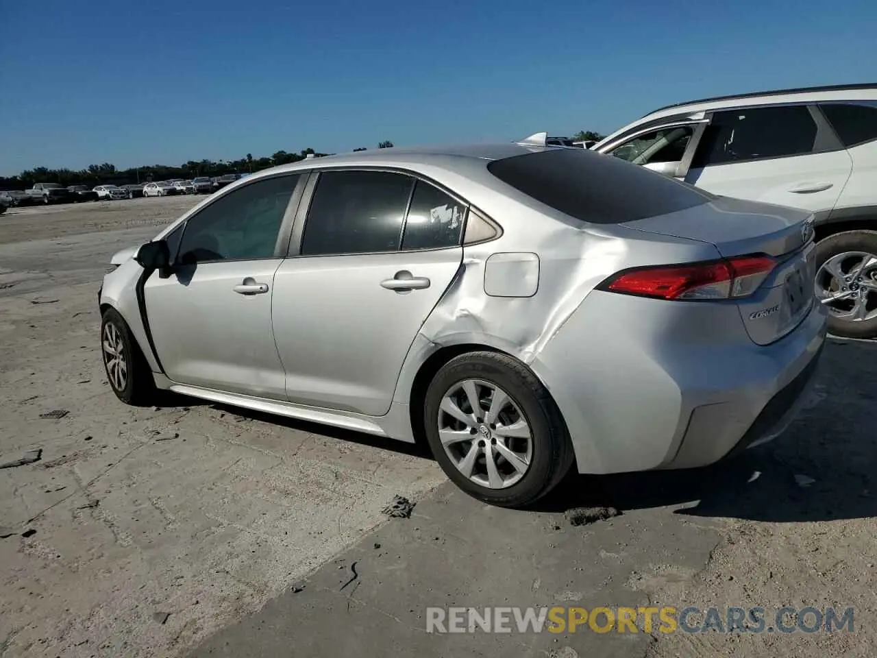 2 fotografías del automóvil dañado 5YFEPMAE6MP228387 TOYOTA COROLLA 2021