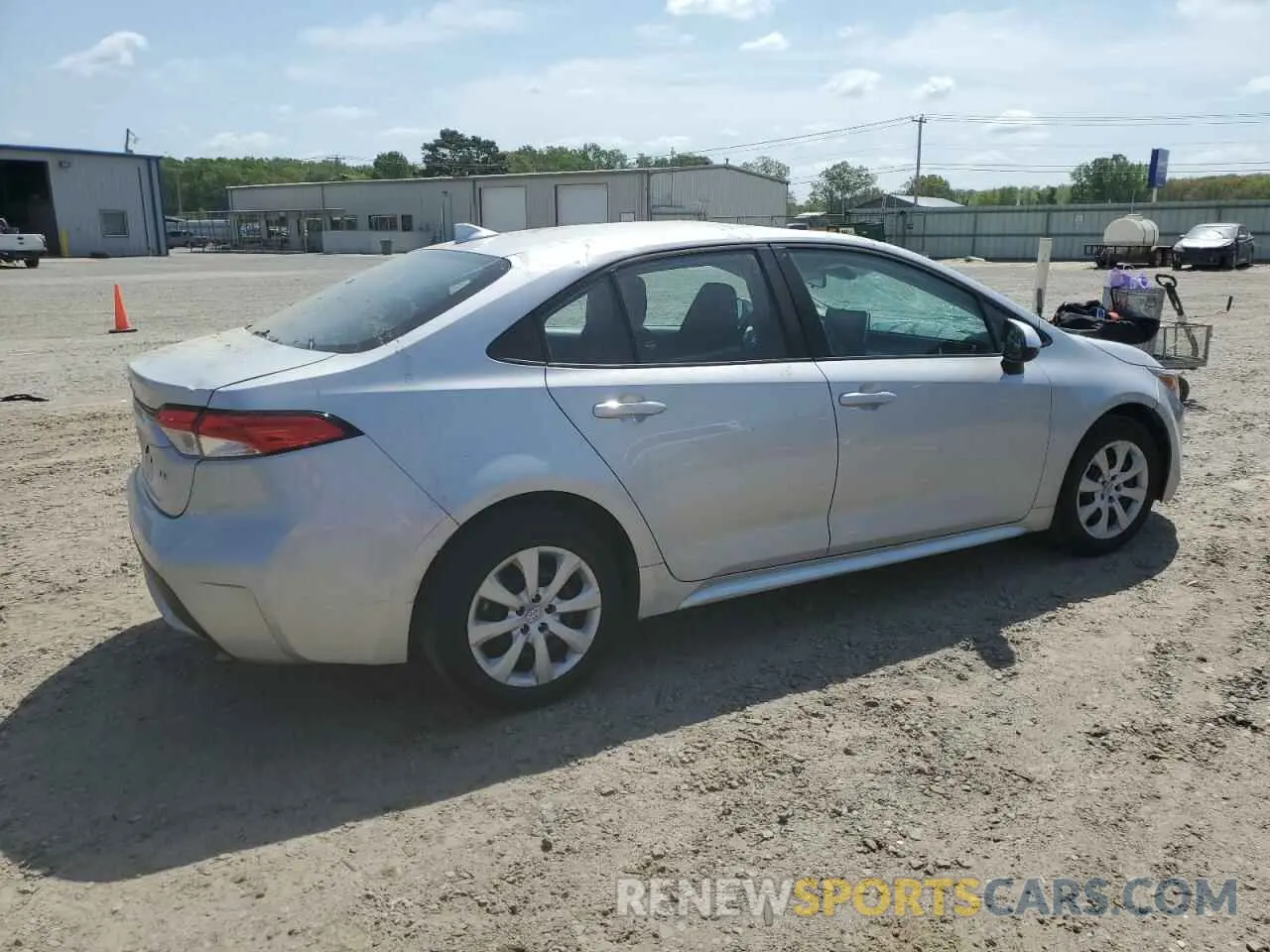 3 fotografías del automóvil dañado 5YFEPMAE6MP247697 TOYOTA COROLLA 2021