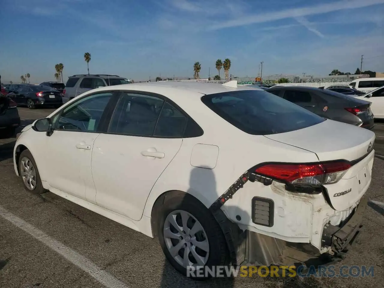 2 fotografías del automóvil dañado 5YFEPMAE6MP250079 TOYOTA COROLLA 2021