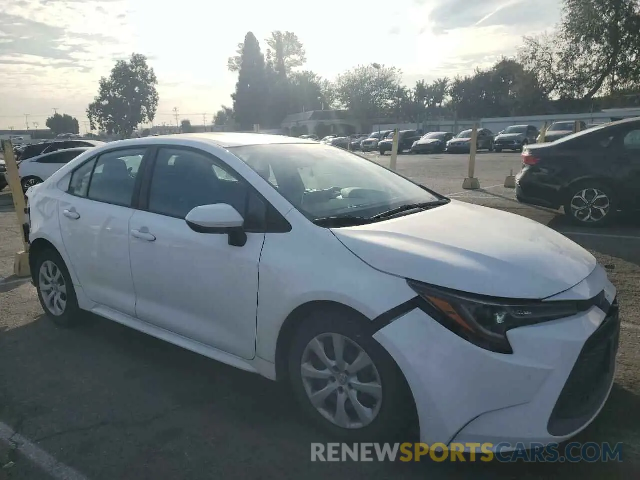 4 fotografías del automóvil dañado 5YFEPMAE6MP250079 TOYOTA COROLLA 2021