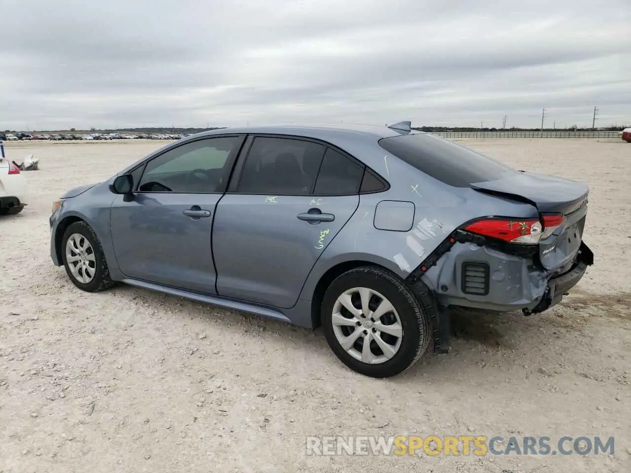 2 fotografías del automóvil dañado 5YFEPMAE6MP251152 TOYOTA COROLLA 2021
