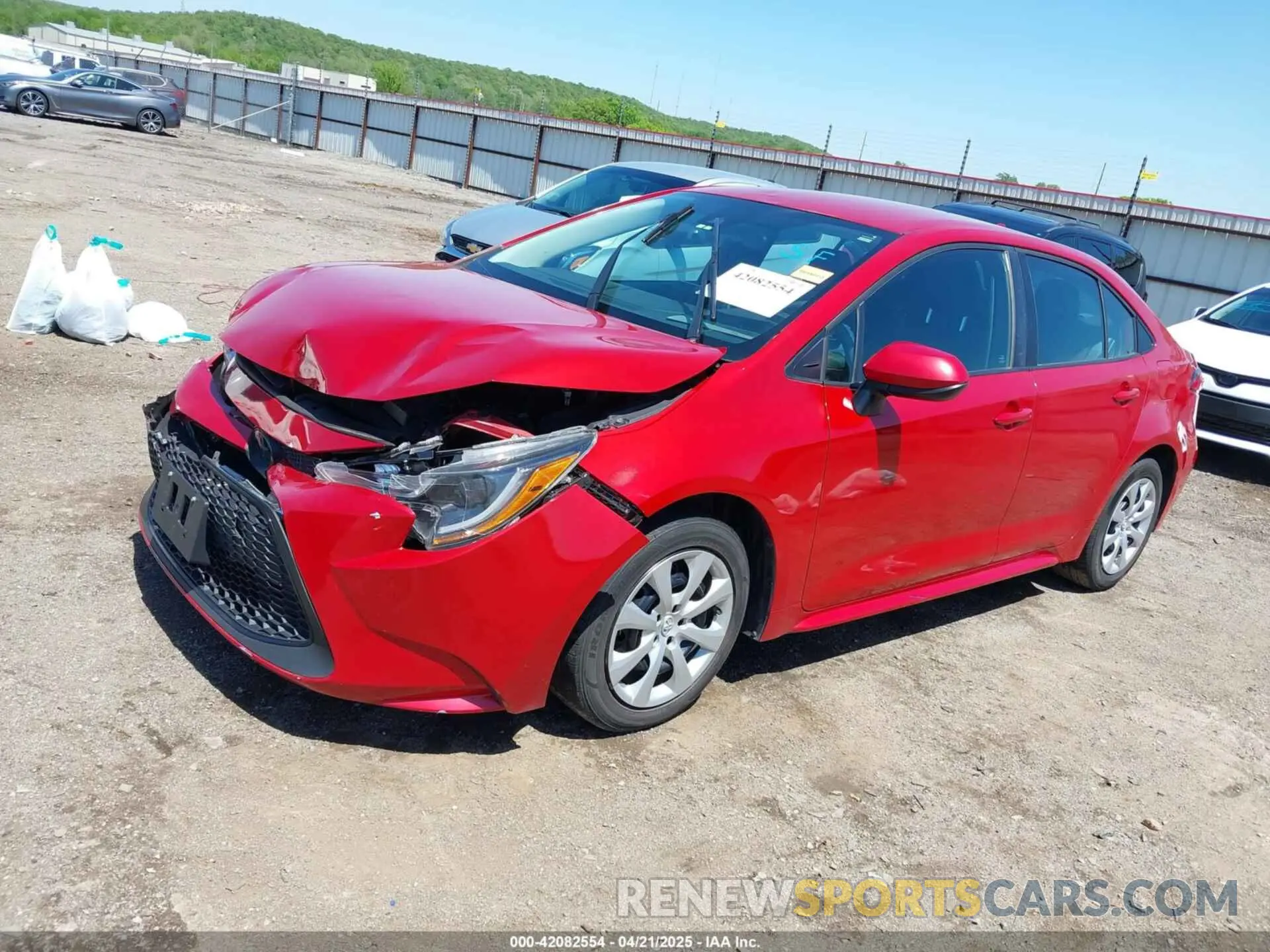 2 fotografías del automóvil dañado 5YFEPMAE6MP266086 TOYOTA COROLLA 2021