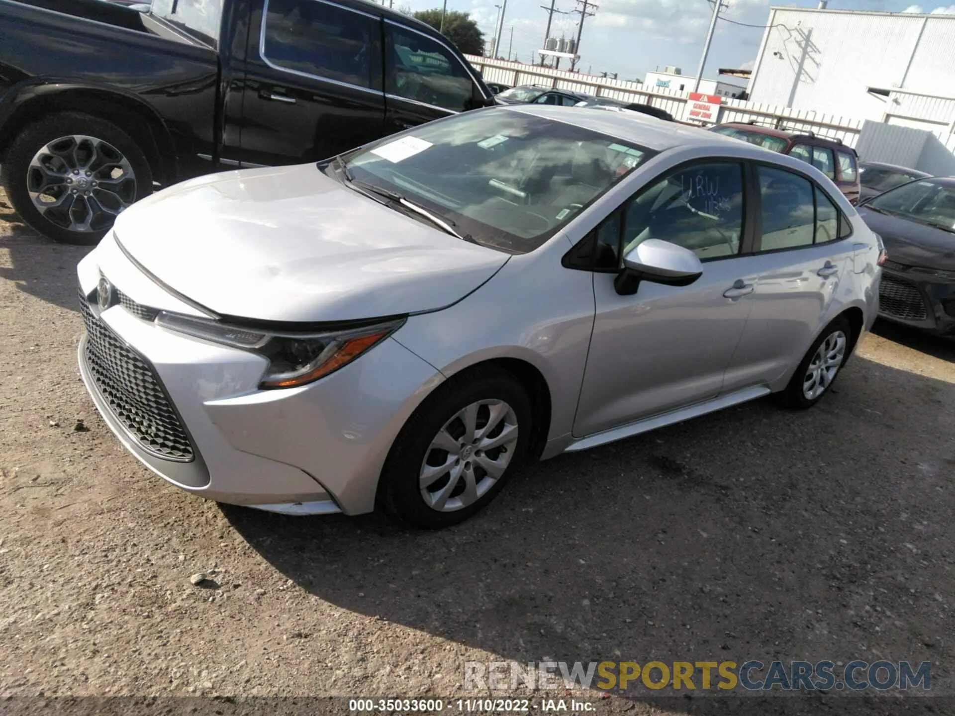 2 fotografías del automóvil dañado 5YFEPMAE7MP216068 TOYOTA COROLLA 2021