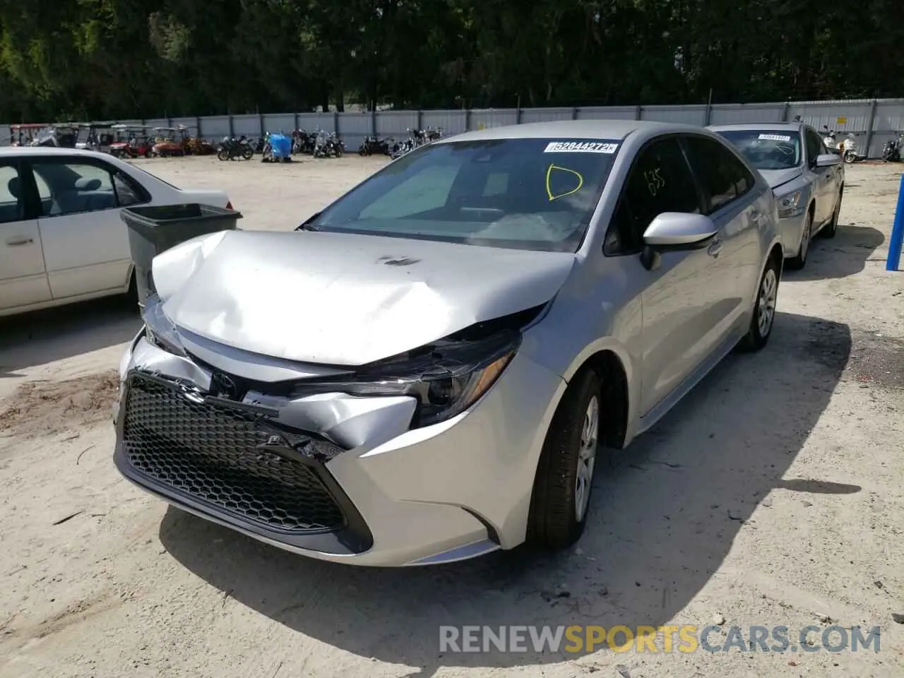 2 fotografías del automóvil dañado 5YFEPMAE7MP258806 TOYOTA COROLLA 2021