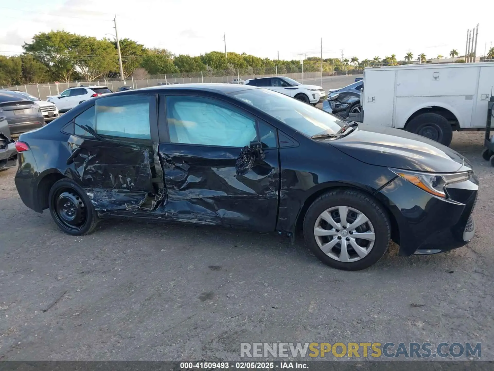 14 fotografías del automóvil dañado 5YFEPMAE7MP269319 TOYOTA COROLLA 2021