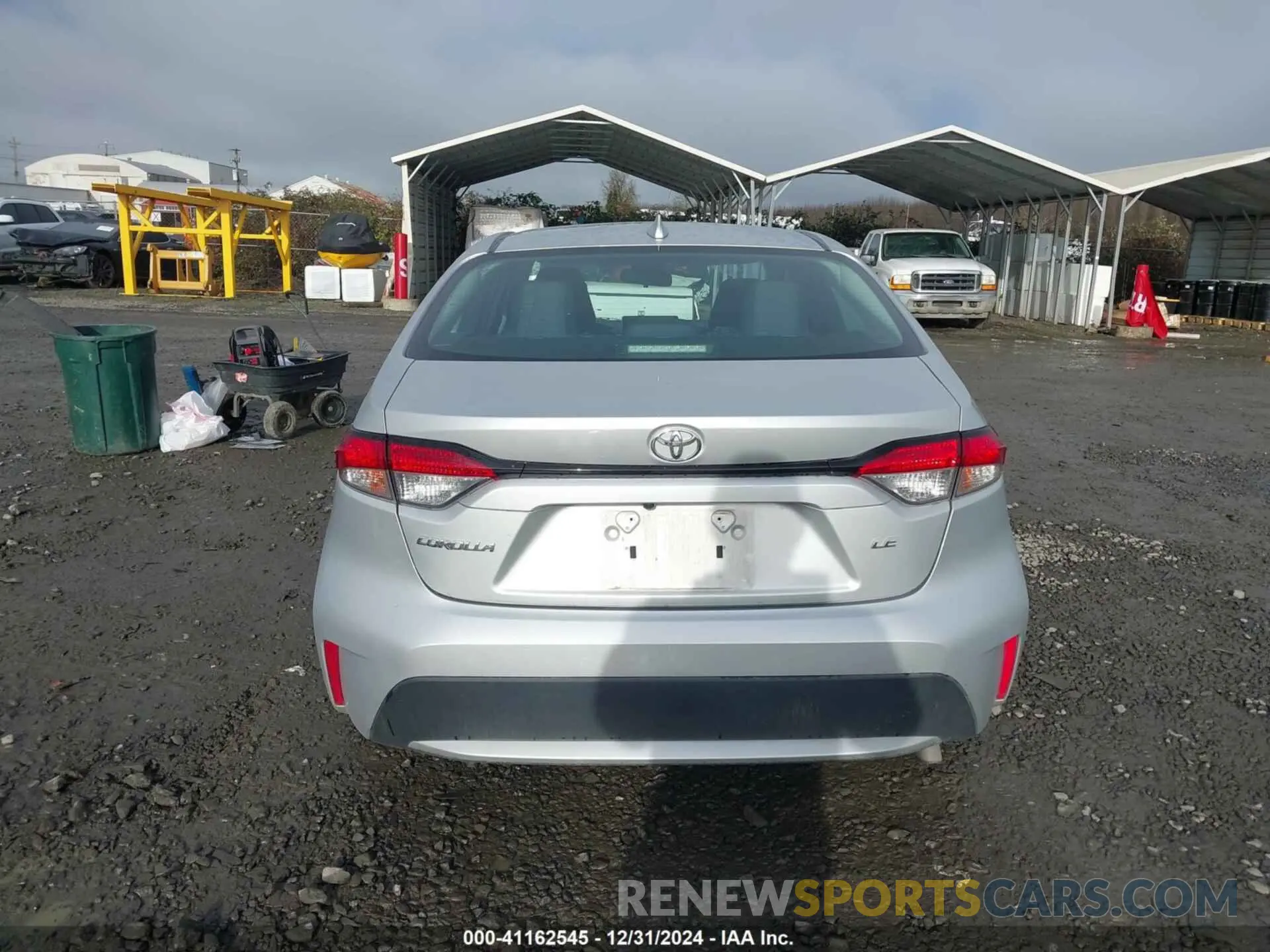 17 fotografías del automóvil dañado 5YFEPMAE8MP158875 TOYOTA COROLLA 2021