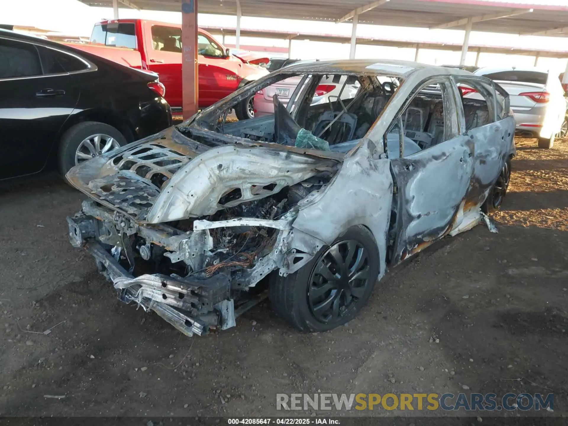 2 fotografías del automóvil dañado 5YFEPMAE8MP172579 TOYOTA COROLLA 2021