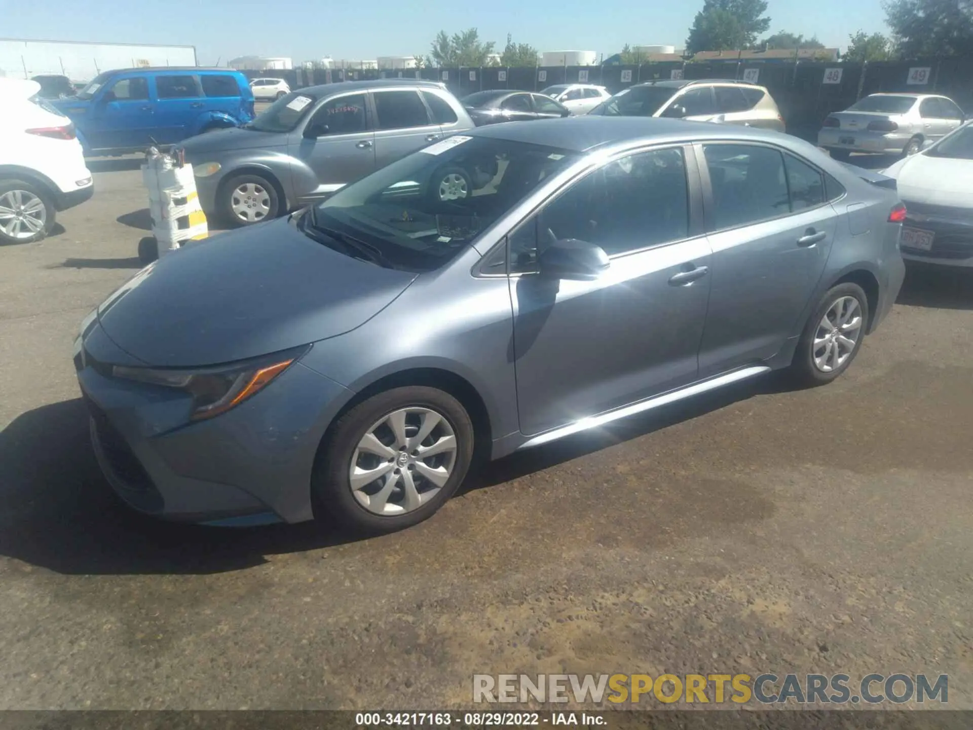 2 fotografías del automóvil dañado 5YFEPMAE8MP186255 TOYOTA COROLLA 2021