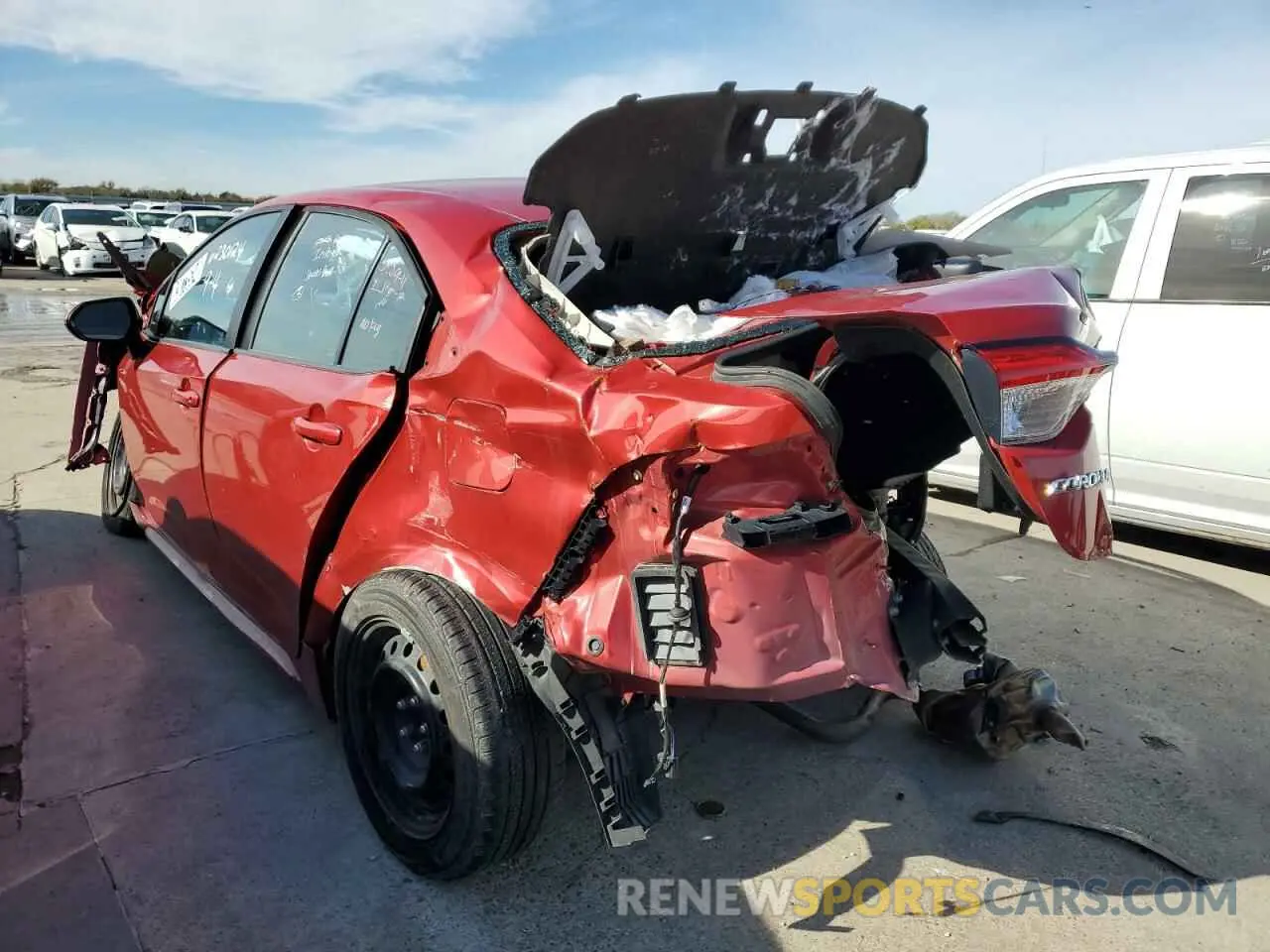 2 fotografías del automóvil dañado 5YFEPMAE8MP192685 TOYOTA COROLLA 2021