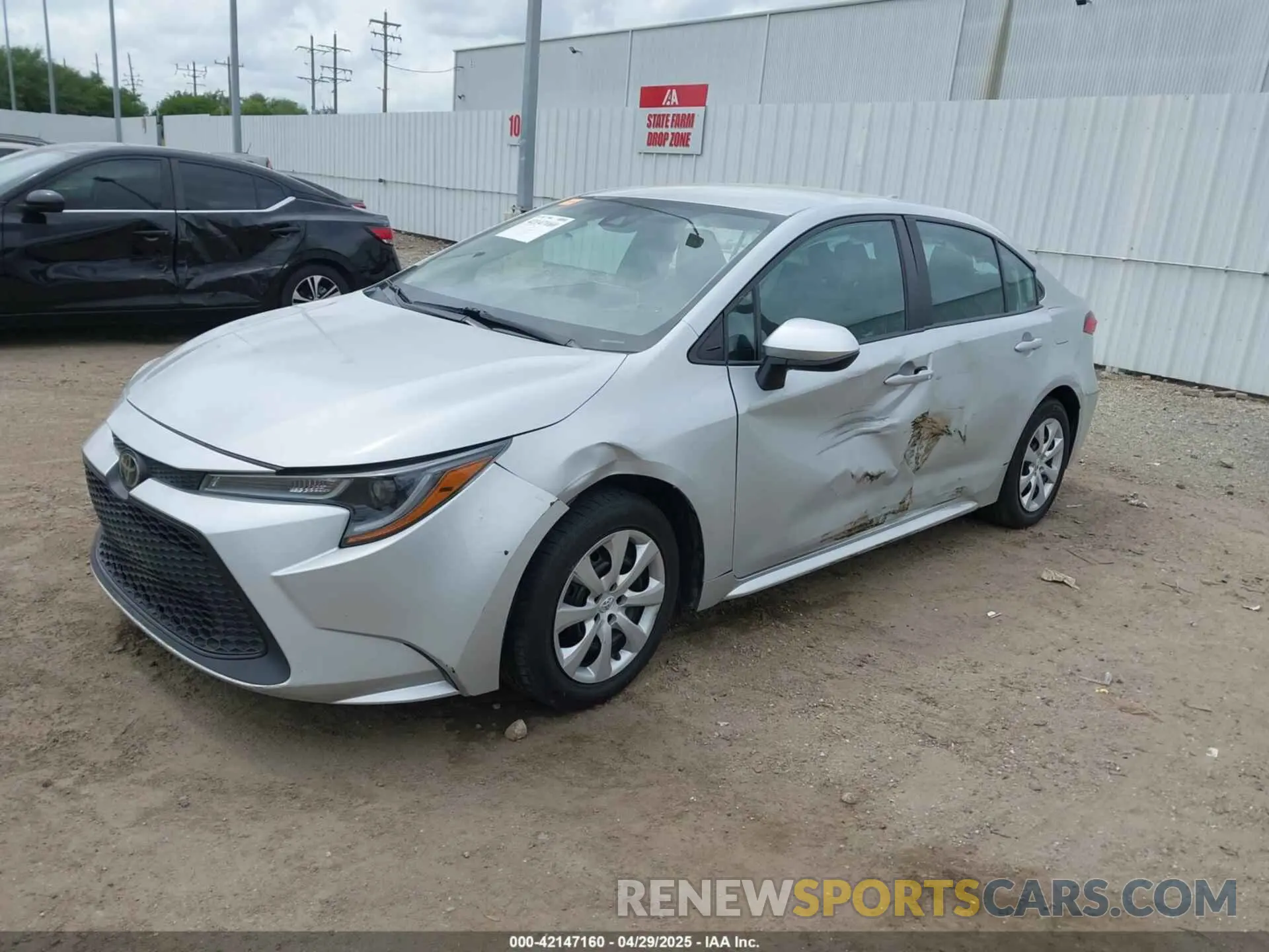 2 fotografías del automóvil dañado 5YFEPMAE8MP193187 TOYOTA COROLLA 2021