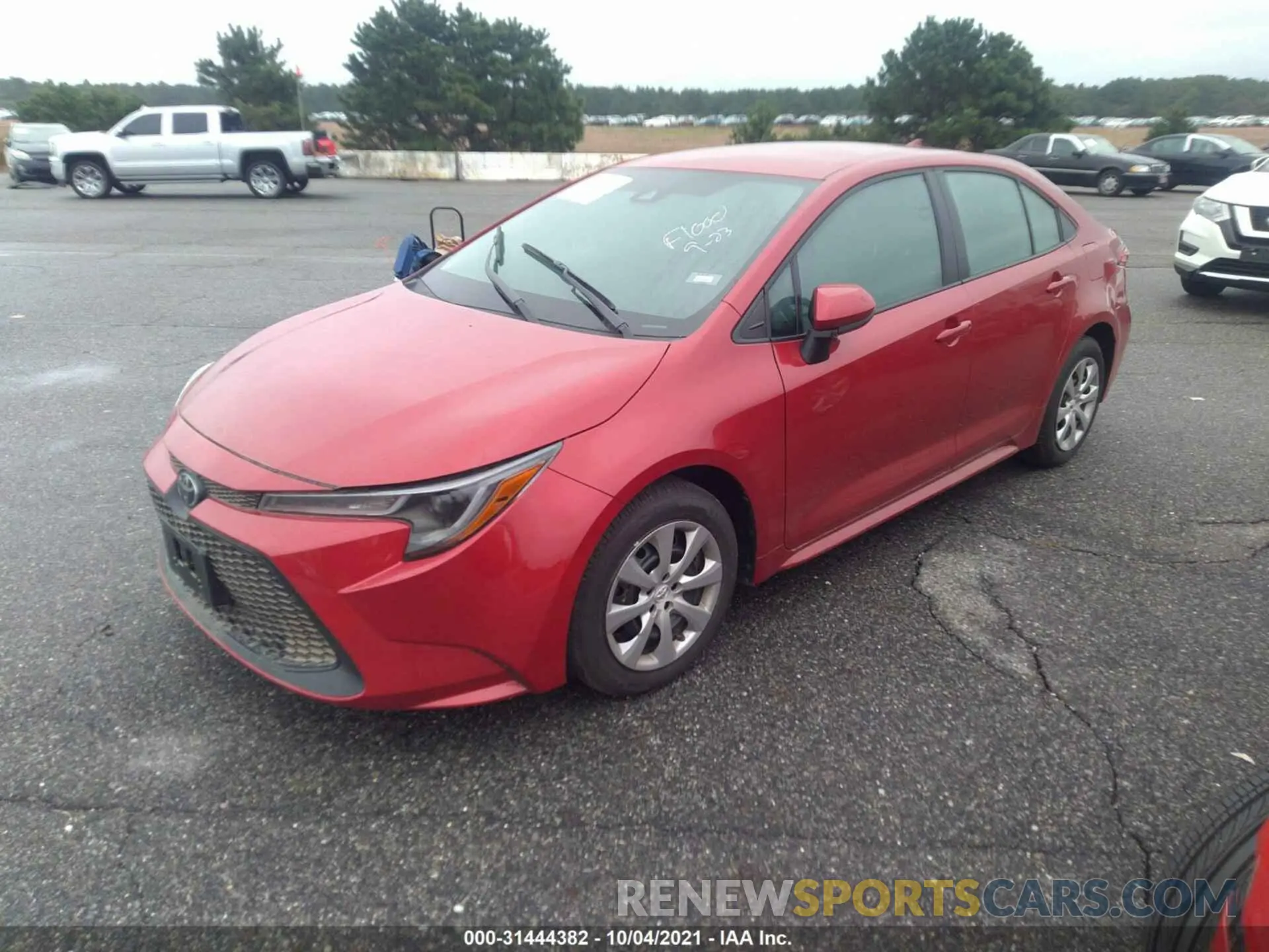 2 fotografías del automóvil dañado 5YFEPMAE8MP211686 TOYOTA COROLLA 2021