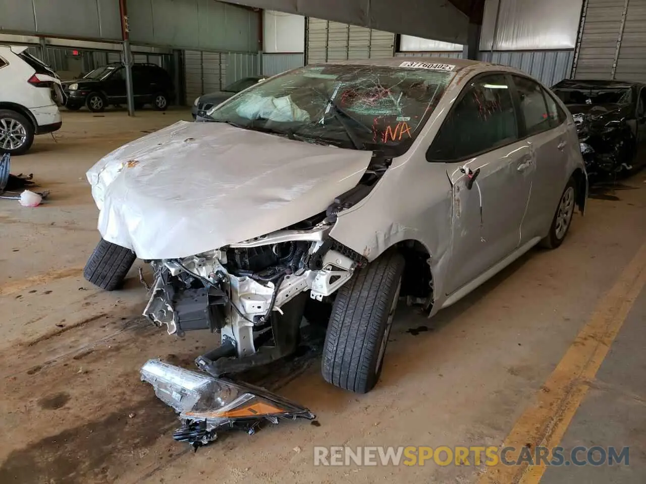 2 fotografías del automóvil dañado 5YFEPMAE8MP211932 TOYOTA COROLLA 2021