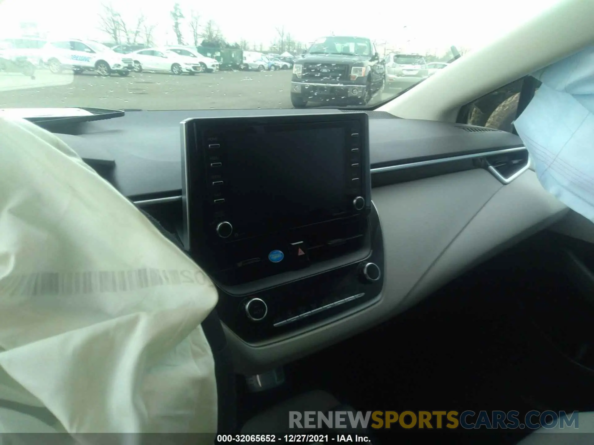 12 fotografías del automóvil dañado 5YFEPMAE8MP212305 TOYOTA COROLLA 2021