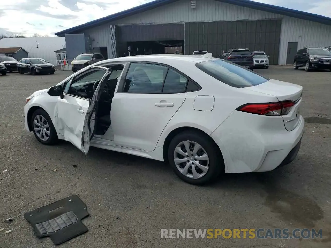 2 fotografías del automóvil dañado 5YFEPMAE8MP217830 TOYOTA COROLLA 2021