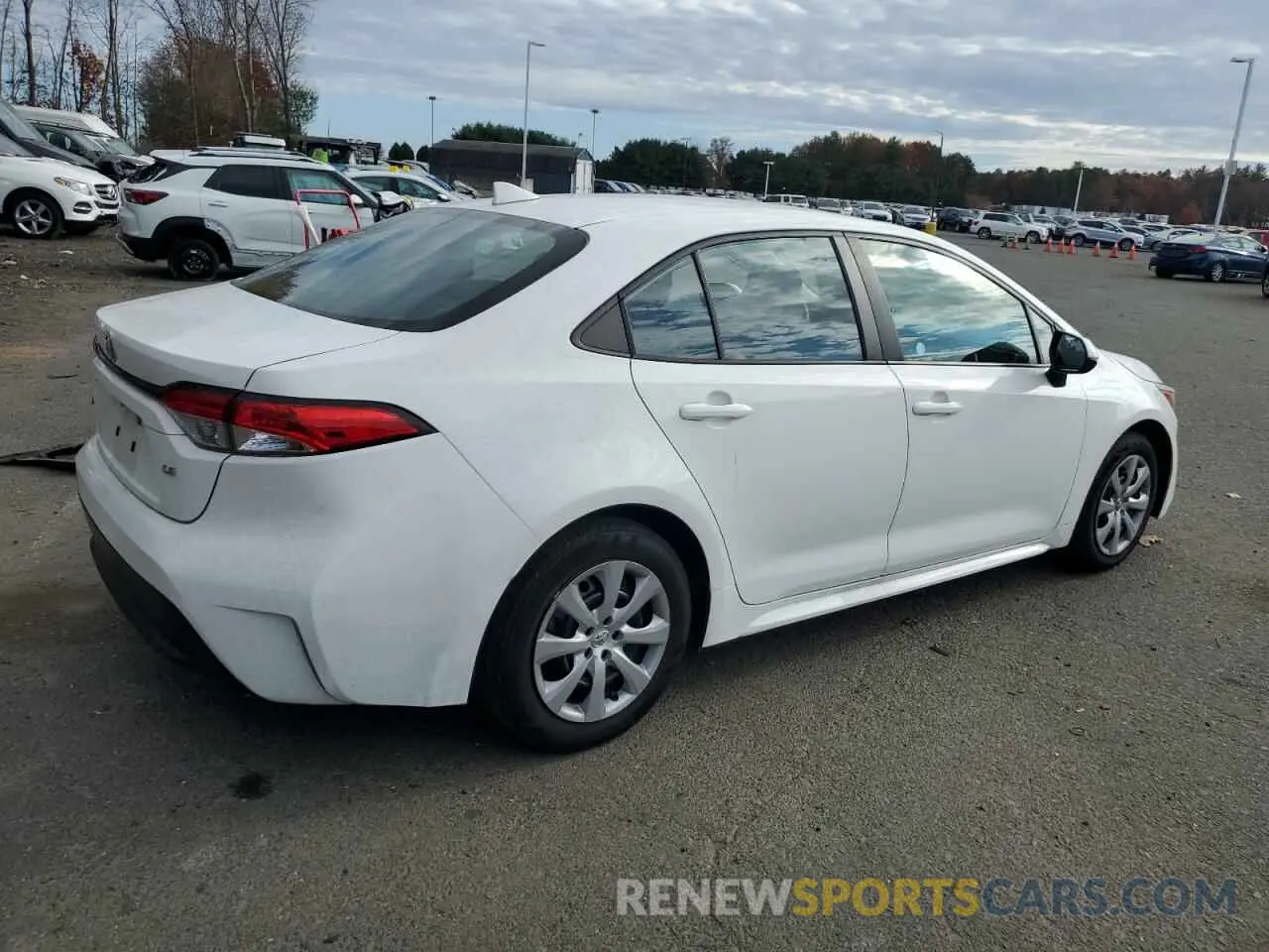 3 fotografías del automóvil dañado 5YFEPMAE8MP217830 TOYOTA COROLLA 2021