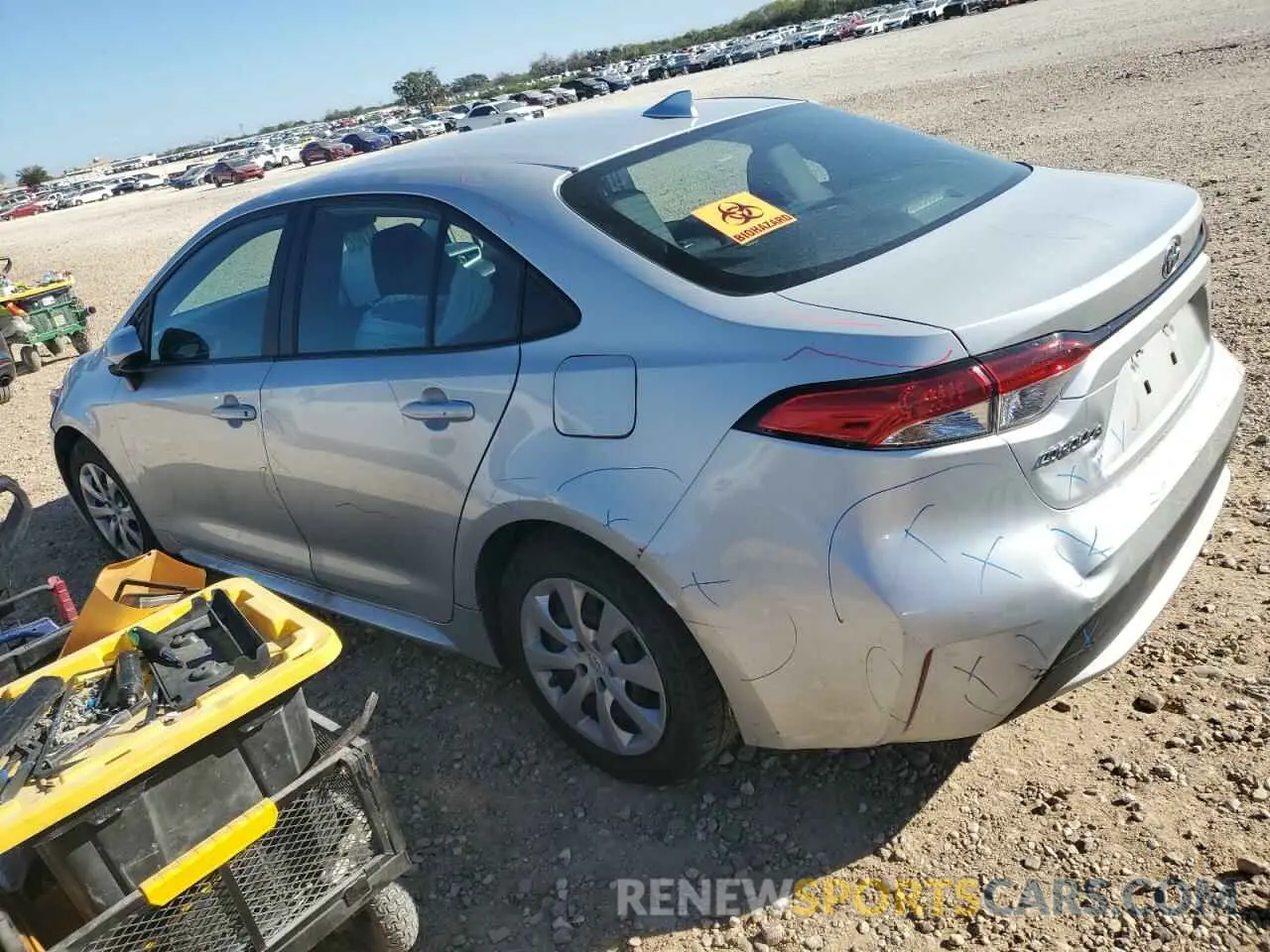 2 fotografías del automóvil dañado 5YFEPMAE8MP218444 TOYOTA COROLLA 2021