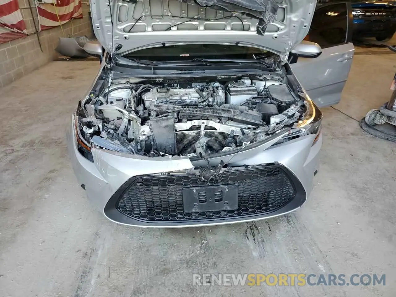 11 fotografías del automóvil dañado 5YFEPMAE8MP225345 TOYOTA COROLLA 2021