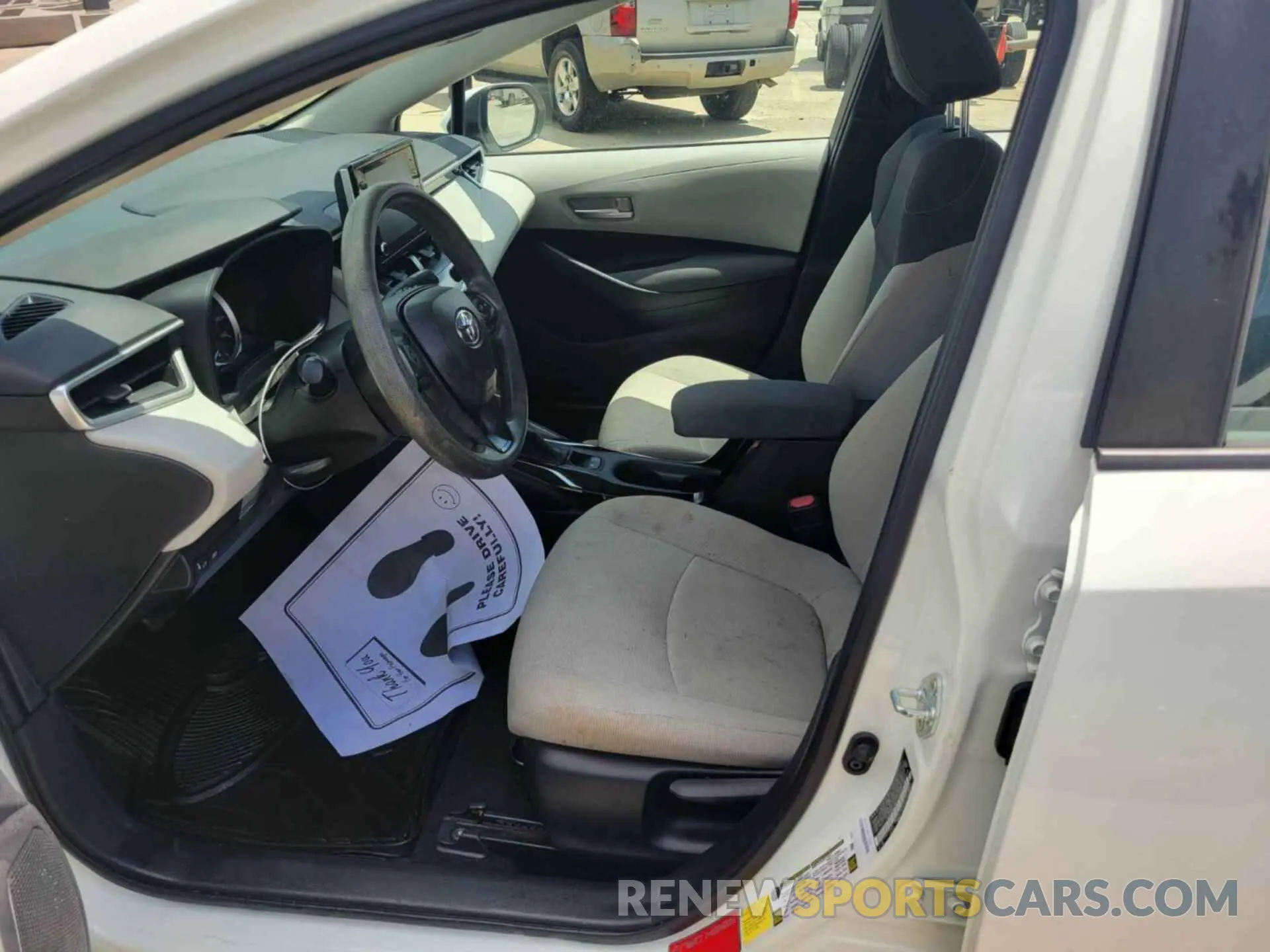 2 fotografías del automóvil dañado 5YFEPMAE8MP230819 TOYOTA COROLLA 2021
