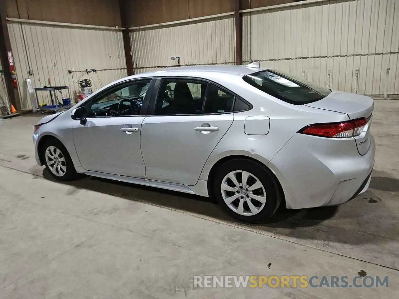 2 fotografías del automóvil dañado 5YFEPMAE8MP233557 TOYOTA COROLLA 2021
