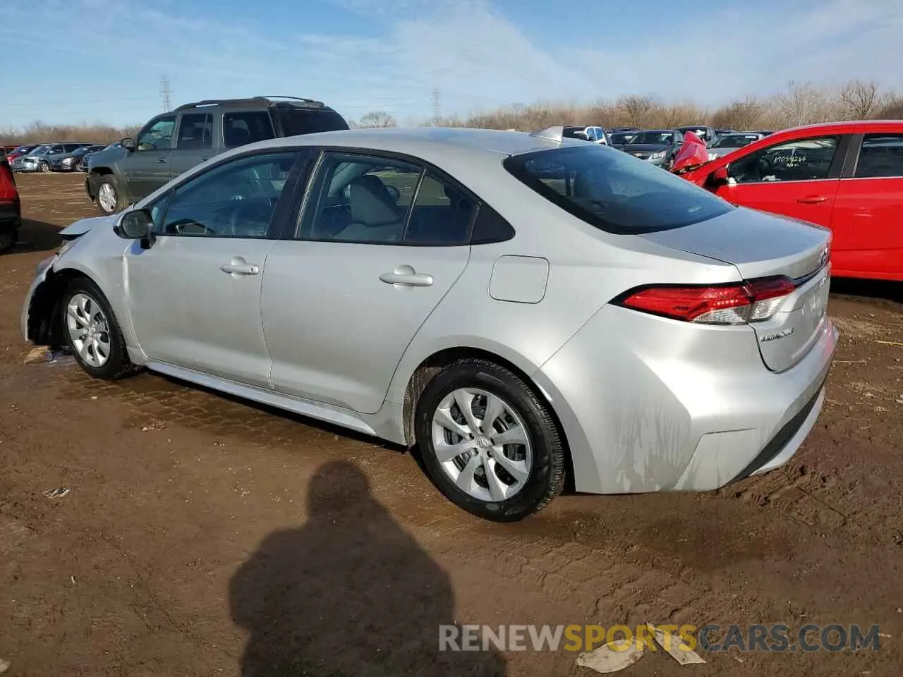 2 fotografías del automóvil dañado 5YFEPMAE8MP240895 TOYOTA COROLLA 2021