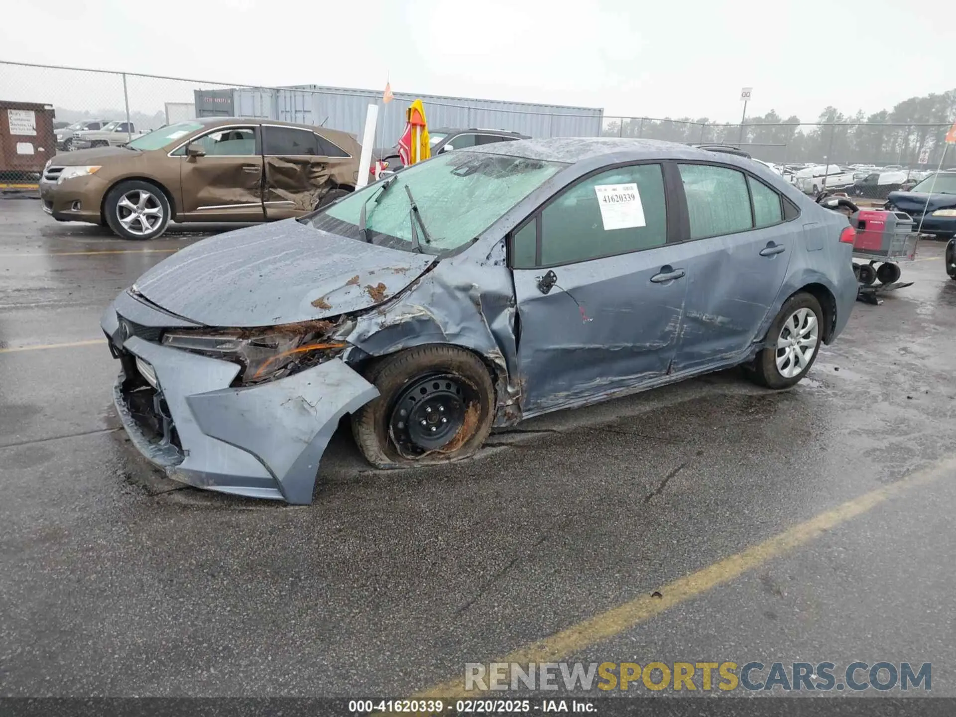 2 fotografías del automóvil dañado 5YFEPMAE8MP242968 TOYOTA COROLLA 2021