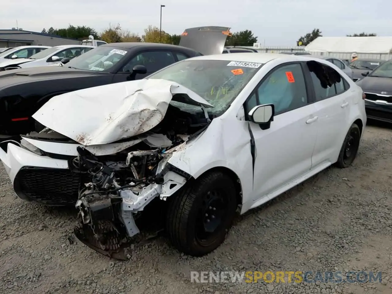 2 fotografías del automóvil dañado 5YFEPMAE8MP243179 TOYOTA COROLLA 2021