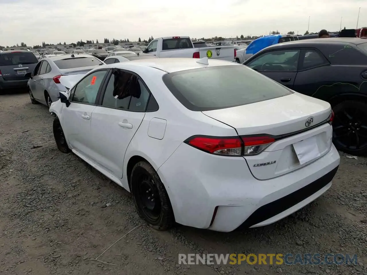 3 fotografías del automóvil dañado 5YFEPMAE8MP243179 TOYOTA COROLLA 2021