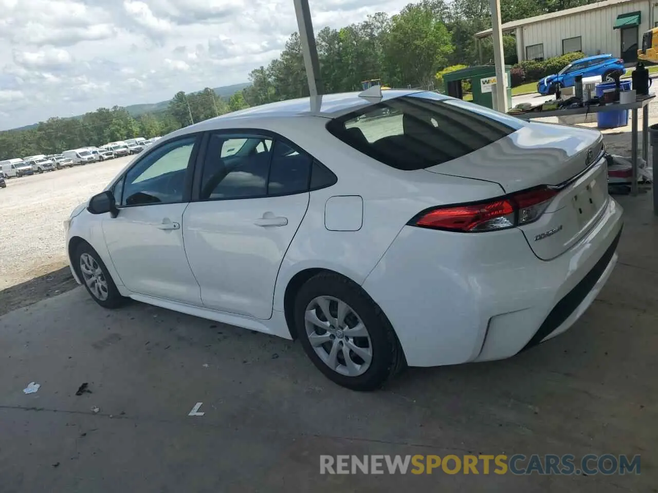 2 fotografías del automóvil dañado 5YFEPMAE8MP243327 TOYOTA COROLLA 2021