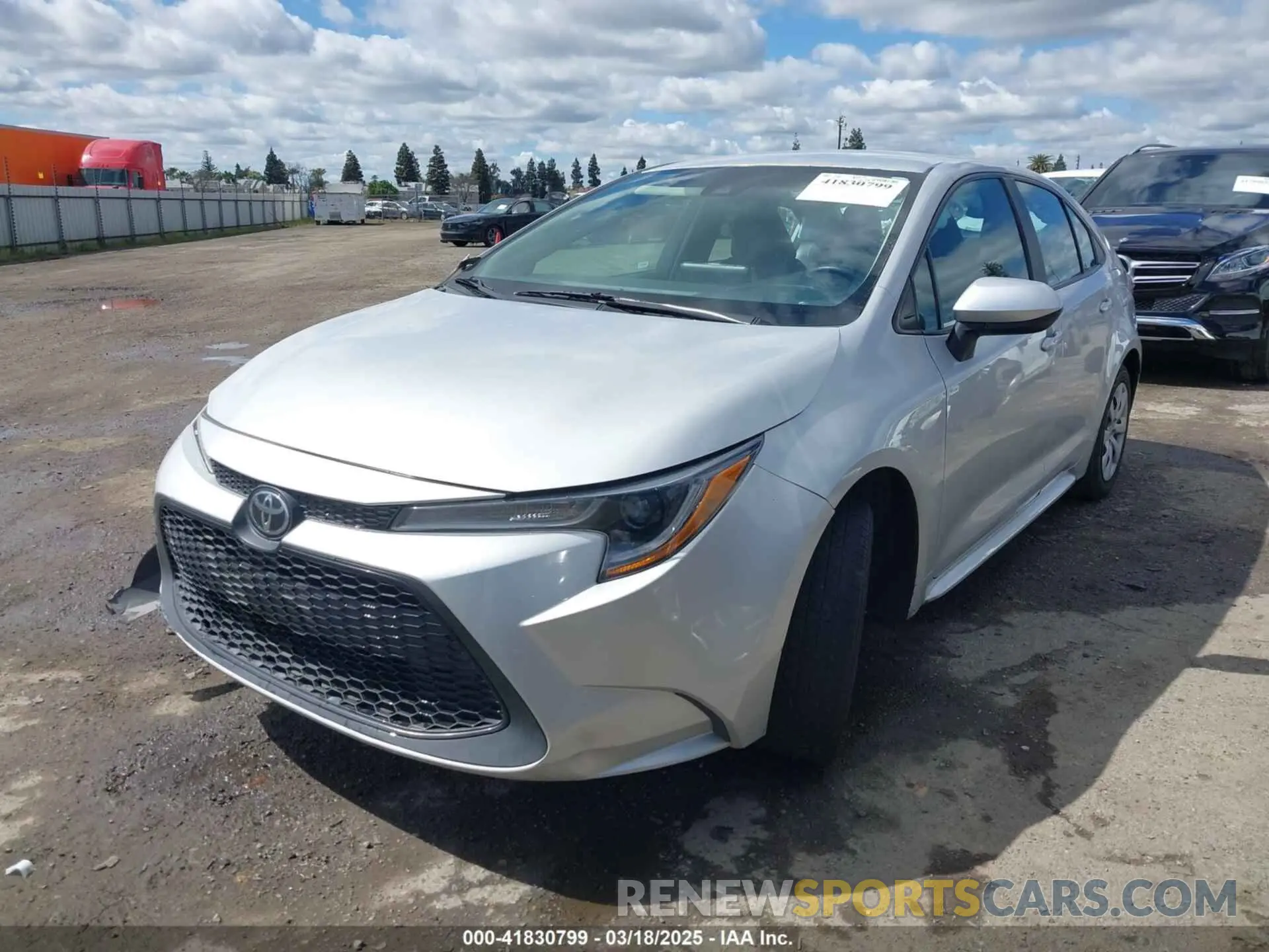 2 fotografías del automóvil dañado 5YFEPMAE8MP245580 TOYOTA COROLLA 2021