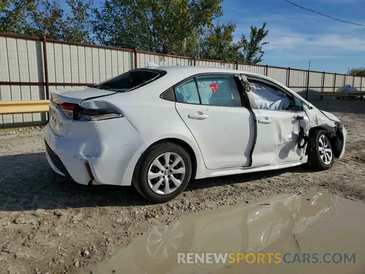 3 fotografías del automóvil dañado 5YFEPMAE9MP184479 TOYOTA COROLLA 2021