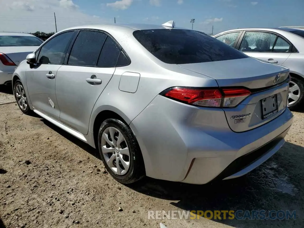 2 fotografías del automóvil dañado 5YFEPMAE9MP186054 TOYOTA COROLLA 2021