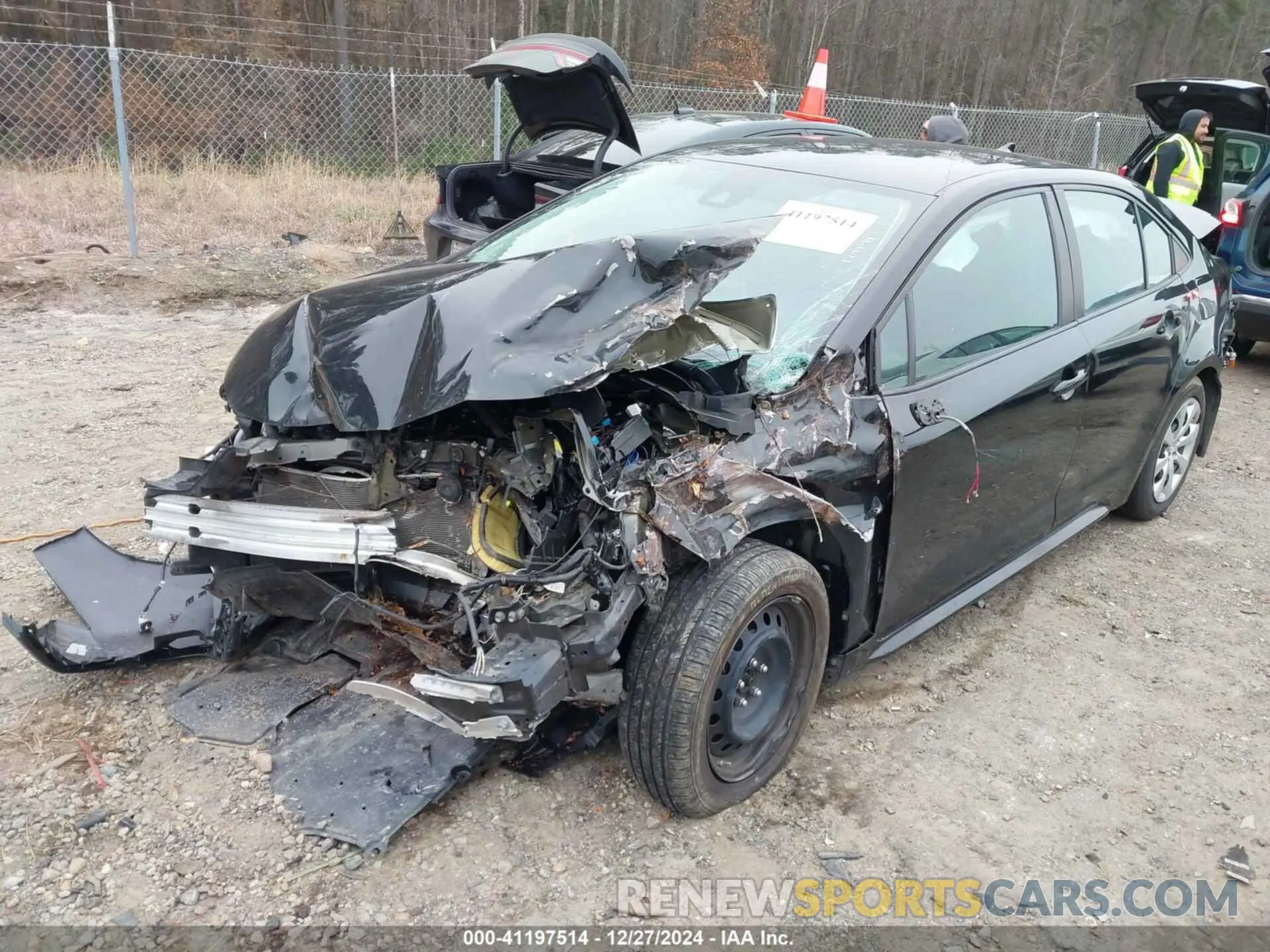 2 fotografías del automóvil dañado 5YFEPMAE9MP202608 TOYOTA COROLLA 2021