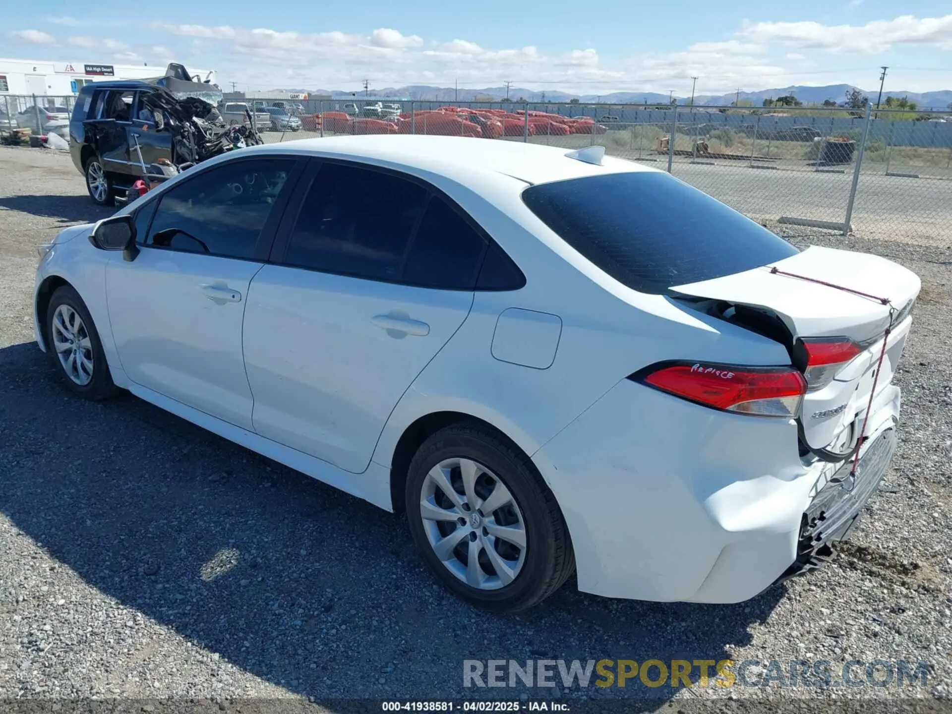 3 fotografías del automóvil dañado 5YFEPMAE9MP205525 TOYOTA COROLLA 2021
