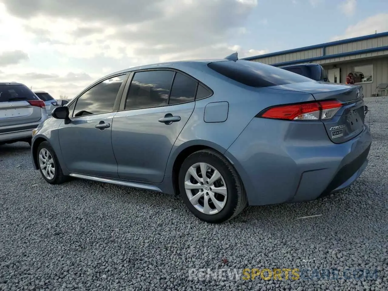 2 fotografías del automóvil dañado 5YFEPMAE9MP212698 TOYOTA COROLLA 2021