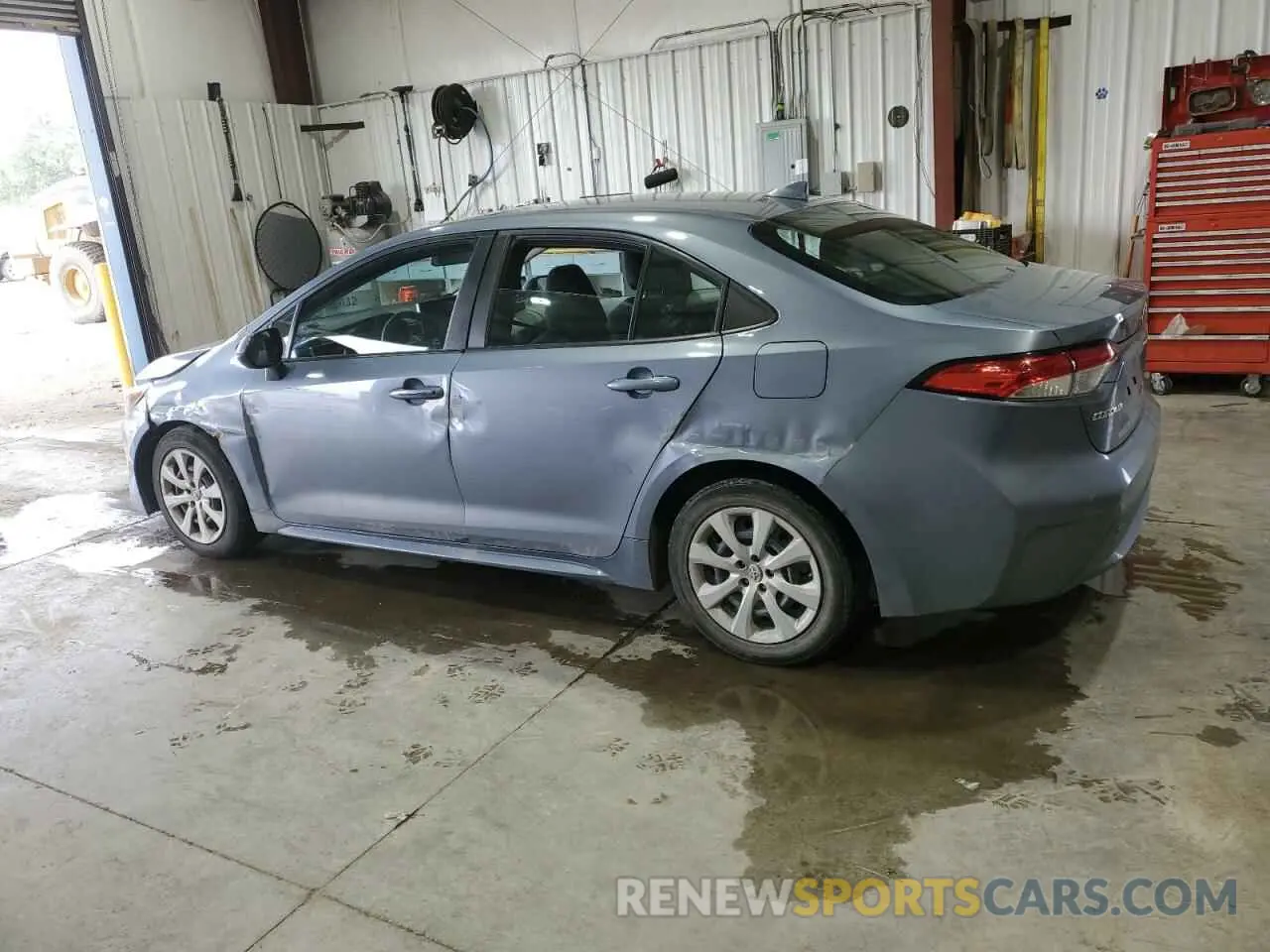2 fotografías del automóvil dañado 5YFEPMAE9MP255938 TOYOTA COROLLA 2021