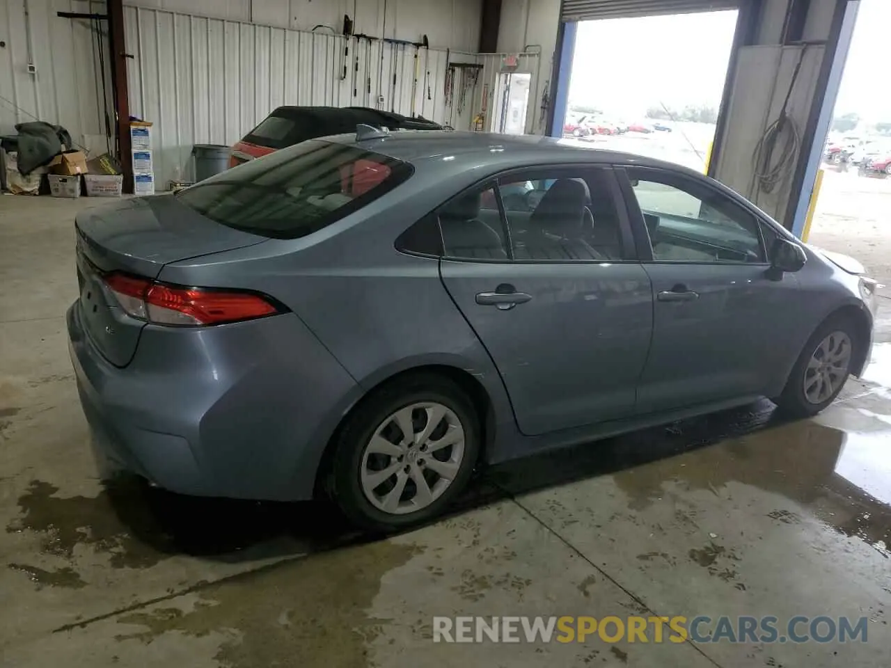3 fotografías del automóvil dañado 5YFEPMAE9MP255938 TOYOTA COROLLA 2021