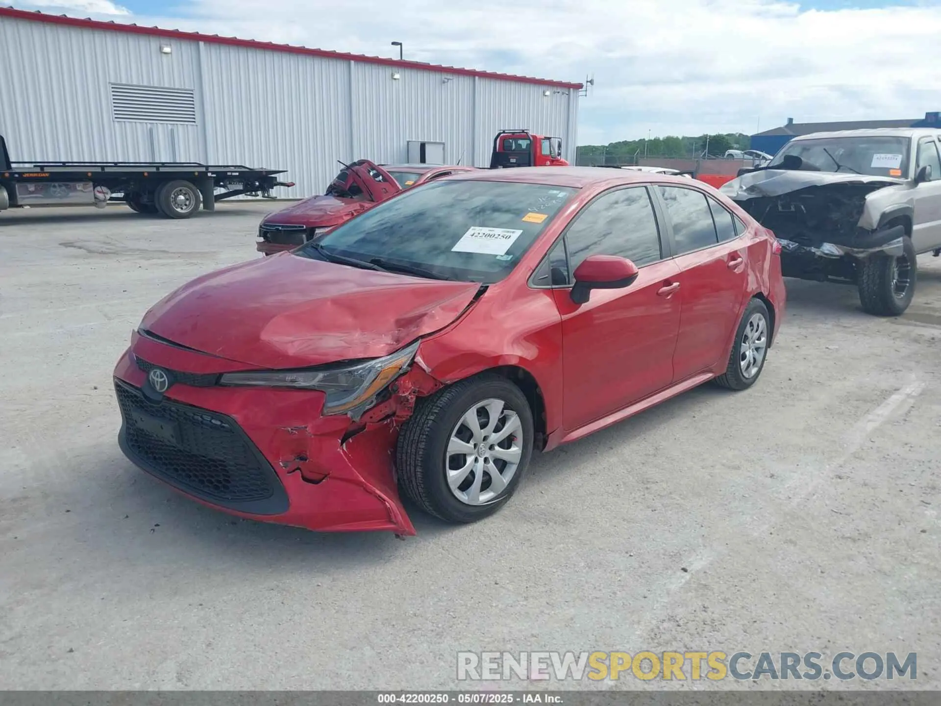 2 fotografías del automóvil dañado 5YFEPMAEXMP180425 TOYOTA COROLLA 2021