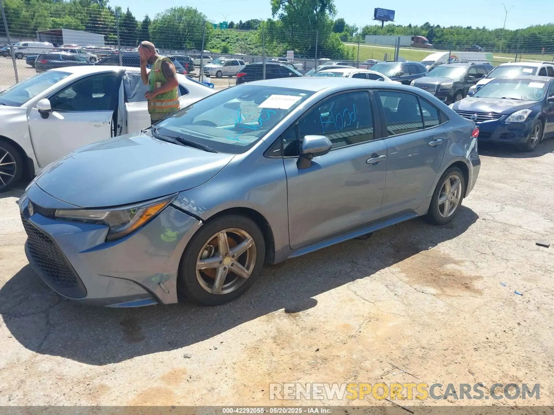 2 fotografías del automóvil dañado 5YFEPMAEXMP185995 TOYOTA COROLLA 2021