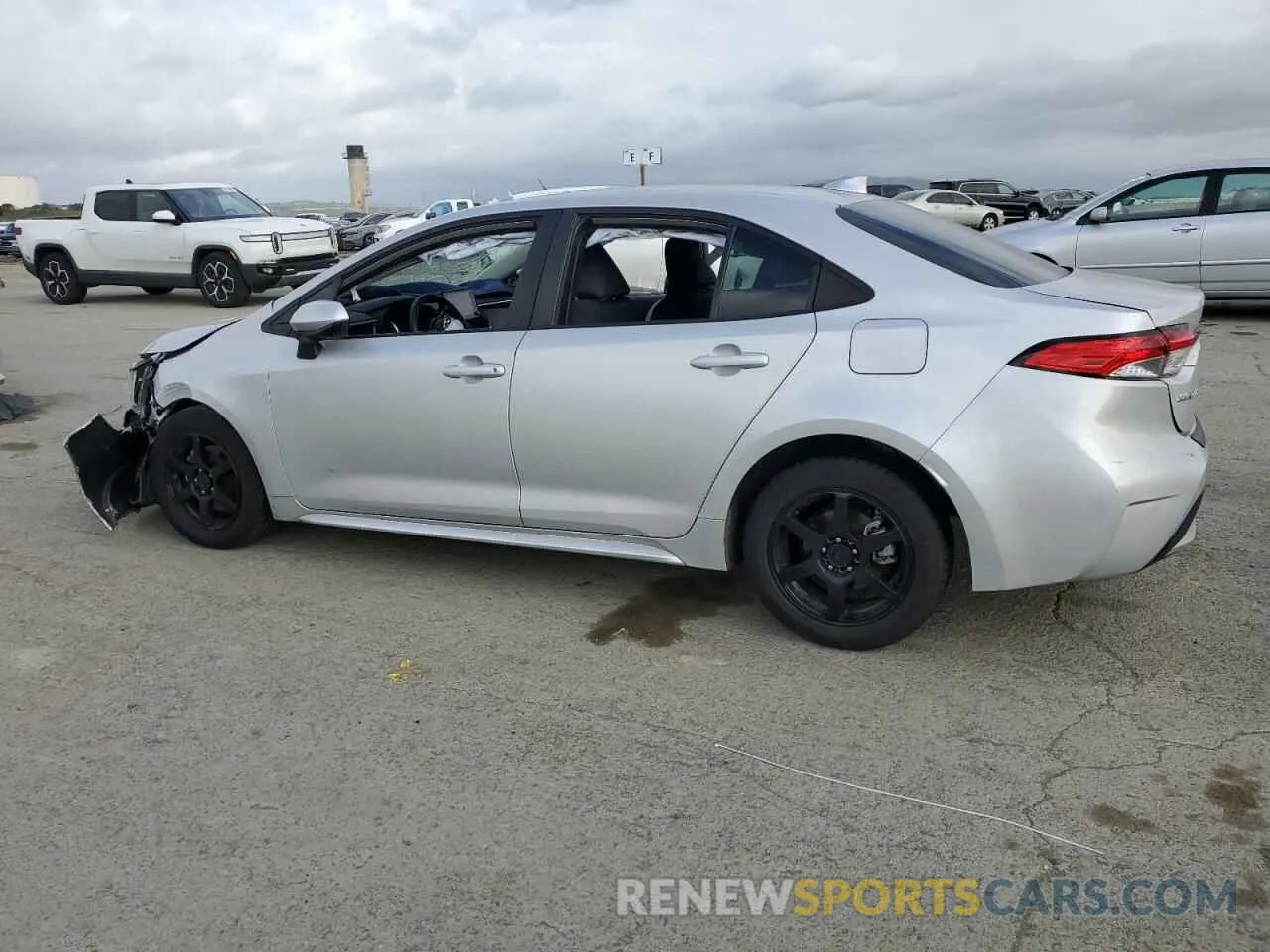 2 fotografías del automóvil dañado 5YFEPMAEXMP193451 TOYOTA COROLLA 2021
