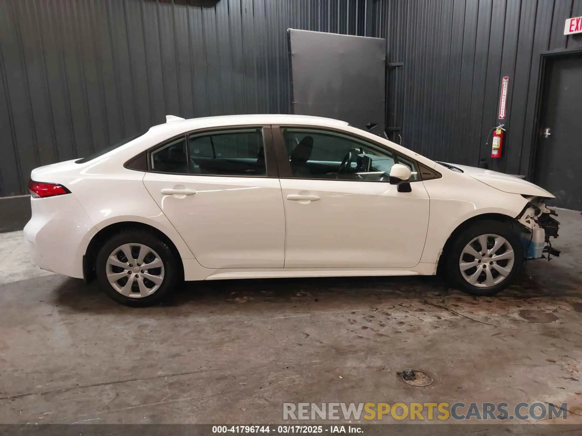 14 fotografías del automóvil dañado 5YFEPMAEXMP195717 TOYOTA COROLLA 2021