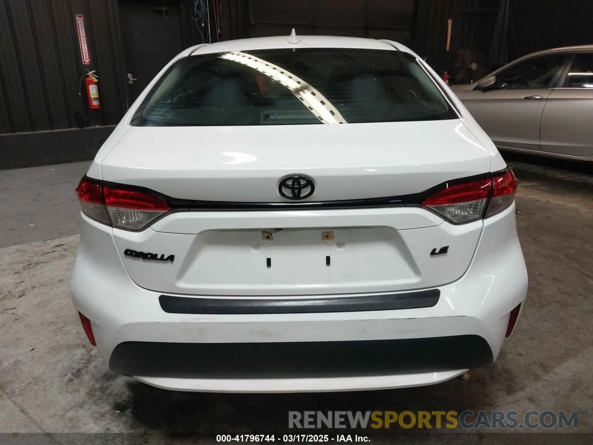 17 fotografías del automóvil dañado 5YFEPMAEXMP195717 TOYOTA COROLLA 2021